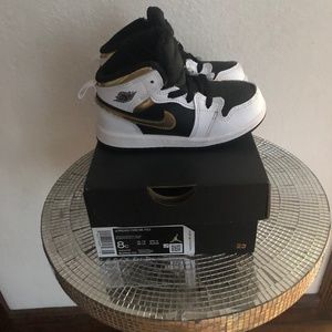 Jordan 1 Mid SE